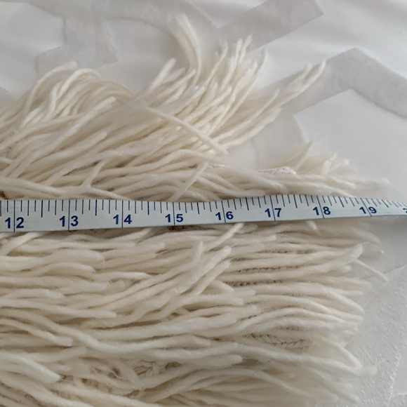 Women’s Forever 21 Chunky Knit Boho Cream Sweater w/ Fringed Sleeves. Size M - Picture 12 of 13